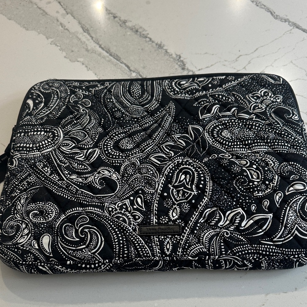 Vera Bradley 11x14 Laptop Sleeve White & Black Paisley
